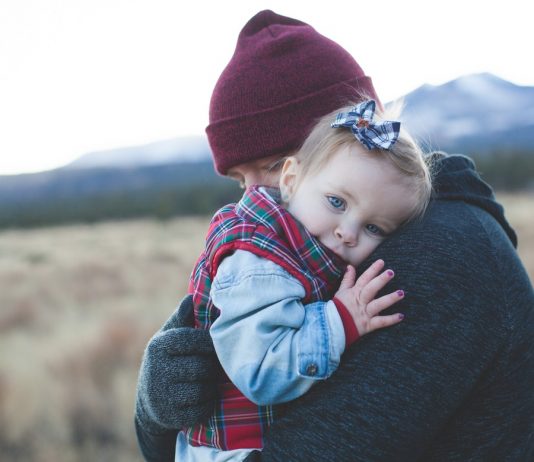 Kako bi roditelji trebalo da se povežu sa svojom decom – prema mišljenju naučnika otac-i-ćerka