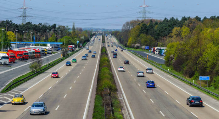 automobili-na-putu-autoputu